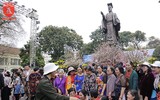 Hàng nghìn người đến lễ hội hoa anh đào vào dịp cuối tuần